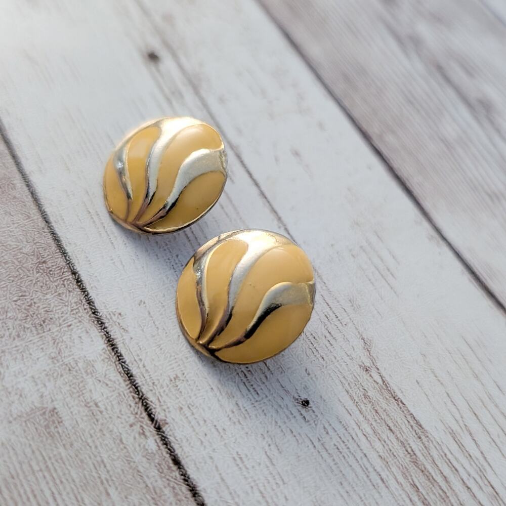 Vintage Stud Earrings Wavy Design 0.75" - Picture 2 of 6